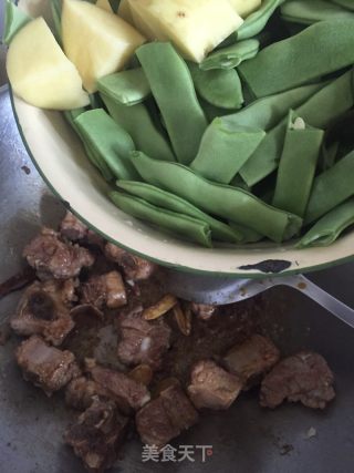 排骨燜東北扁豆的做法步驟：8