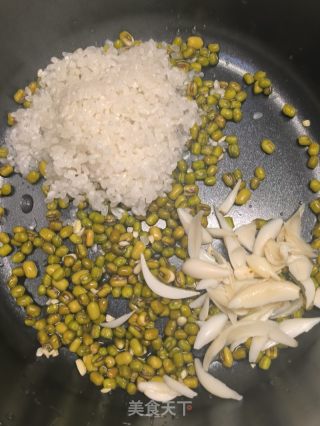 綠豆大米粥的做法步驟：2