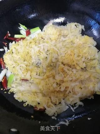 紅燒肉燉酸菜的做法步驟：5