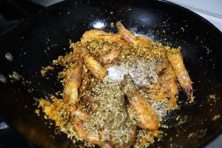 避風塘酥脆蝦的做法步驟：11