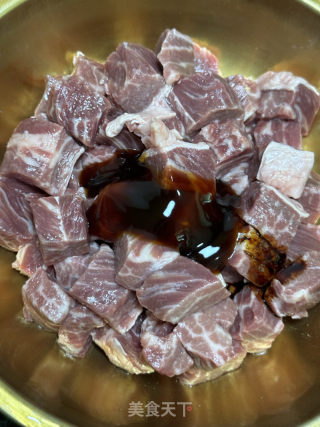 黃油口蘑牛肉粒的做法步驟：3