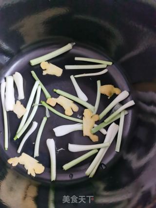 電飯鍋鹽焗雞的做法步驟：5