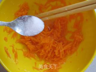 胡蘿卜絲薄餅的做法步驟：2