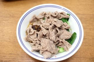 水煮肉片雞湯米線的做法步驟：12
