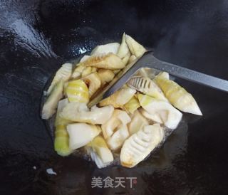 油燜春筍的做法步驟：6