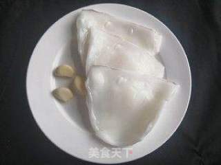浙江名菜&蒜爆目魚花的做法步驟：1