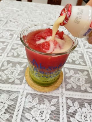 夏日限定青提西瓜養樂多的做法步驟：4