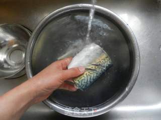 青花魚味噌煮的做法步驟：3
