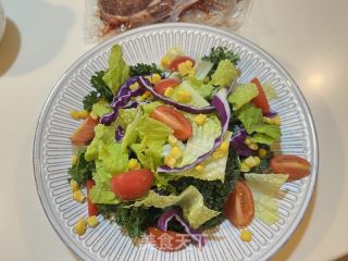 牛排蔬菜沙拉的做法步驟：5