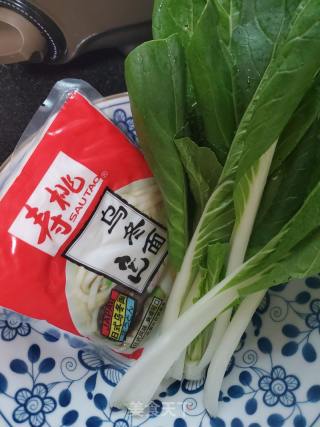 黑椒香腸煮烏冬面的做法步驟：1