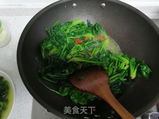 素炒菠菜的做法步驟：4