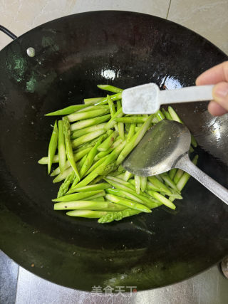 蘆筍炒牛肉的做法步驟：9
