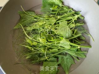 澆汁絲瓜尖的做法步驟：2