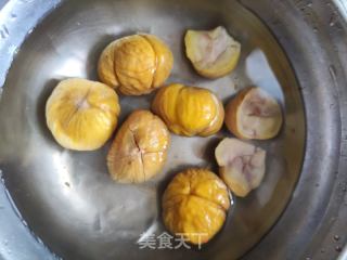 黑木耳板栗蒸咸雞的做法步驟：2