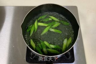 菠蘿蘆筍意面的做法步驟：4