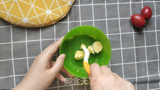 寶寶輔食蛋黃泥的做法步驟：2