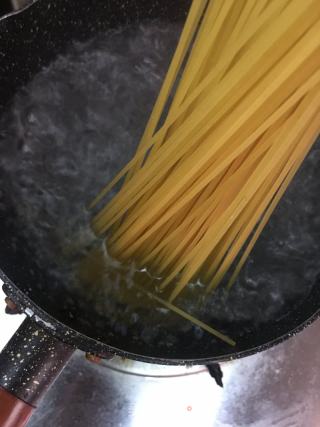 蝦仁番茄意大利面的做法步驟：4