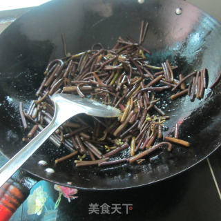 蒜白山里蕨菜的做法步驟：4