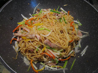 肉絲炒意面的做法步驟：9