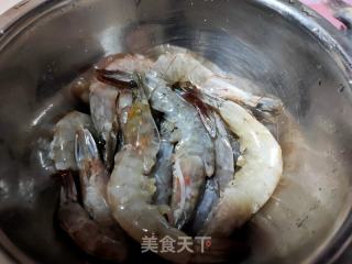 油燜大蝦的做法步驟：2