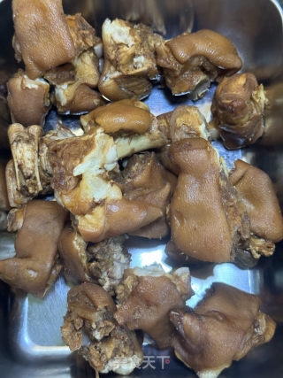 干鍋豬腳的做法步驟：3