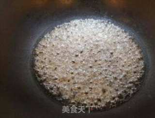 如何制作鹵菜糖色，鹵菜糖色的熬制方法的做法步驟：2