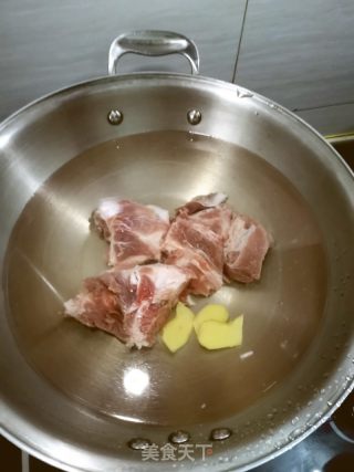 骨頭湯泡炒米的做法步驟：3