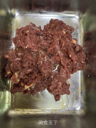 蝦仁炒牛肉的做法步驟：3