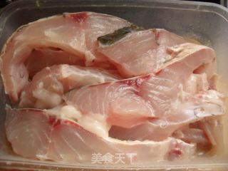 上海本幫菜_爆魚的做法步驟：1