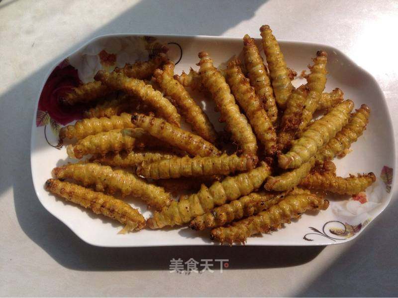 油炸大綠蟲子（柞zuò蠶）的做法