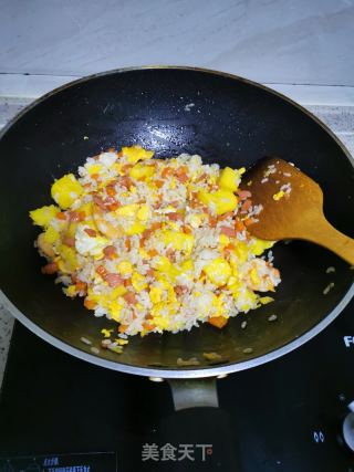 蝦仁菠蘿炒飯的做法步驟：8