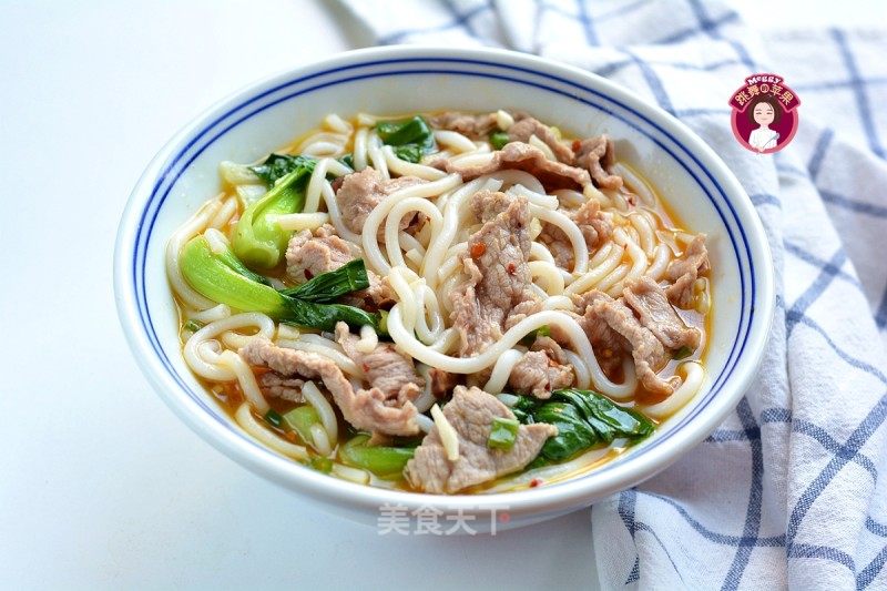 水煮肉片雞湯米線的做法