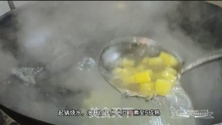 土豆丁脆哨的做法步驟：2