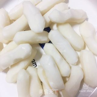 韓式辣醬炒年糕的做法步驟：2