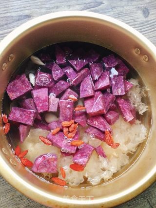 紫薯百合銀耳湯的做法步驟：10
