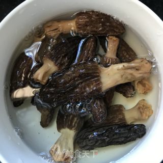 絲瓜炒羊肚菌的做法步驟：2