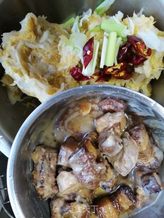 紅燒肉燉酸菜的做法步驟：4