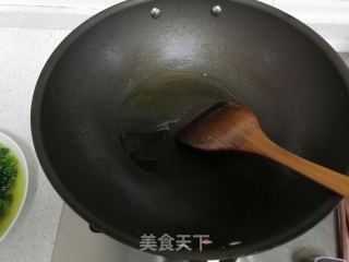 素炒菠菜的做法步驟：1