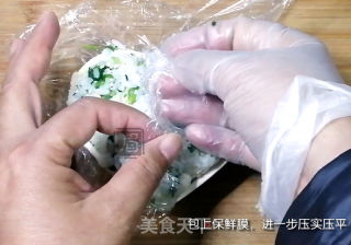 咸蛋黃肉松芝士飯團的做法步驟：9