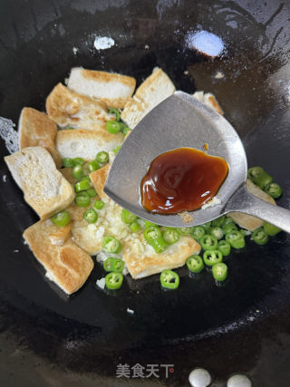 青椒豆腐的做法步驟：8