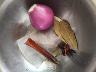 茶香肘子的做法步驟：4