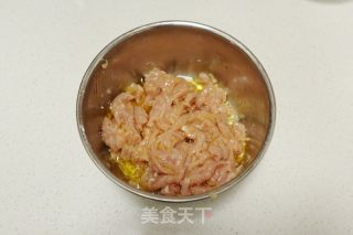 魚香小滑肉的做法步驟：2
