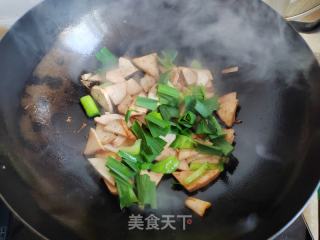 蒜苗炒豆干的做法步驟：5