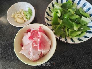 青椒炒肉的做法步驟：1