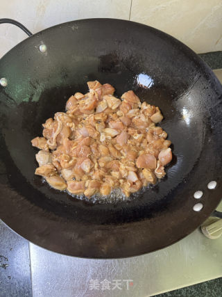 洋蔥炒雞腿肉的做法步驟：5