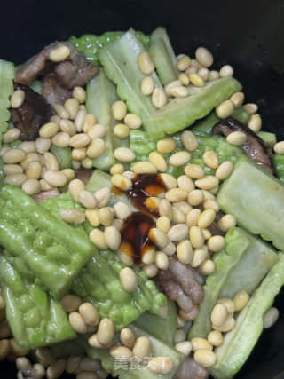 五花肉苦瓜煲的做法步驟：11