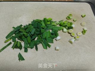 蒜苗炒豆干的做法步驟：2