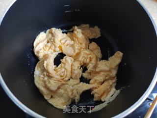 紅椒蠶豆炒蛋的做法步驟：3