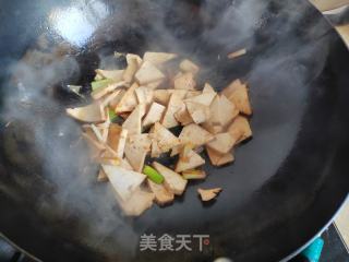 蒜苗炒豆干的做法步驟：4