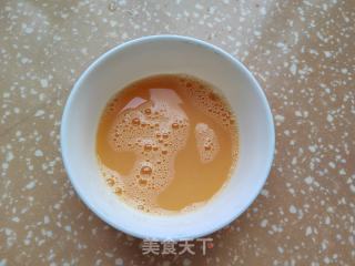 紅椒蠶豆炒蛋的做法步驟：2